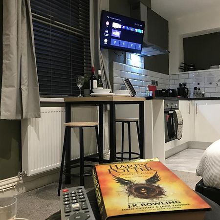 Contemporary 1 Bed Studio For Comfy Stay In Wigan Extérieur photo